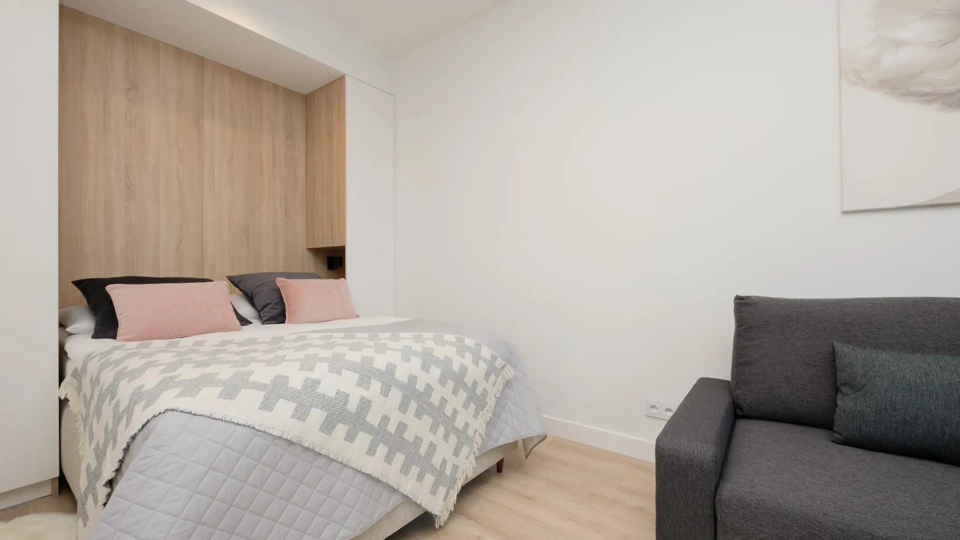 Cozy Apartments Domaniewska With Gym & Sauna In Mokotow By Noclegi Renters Warsaw Aparthotel
