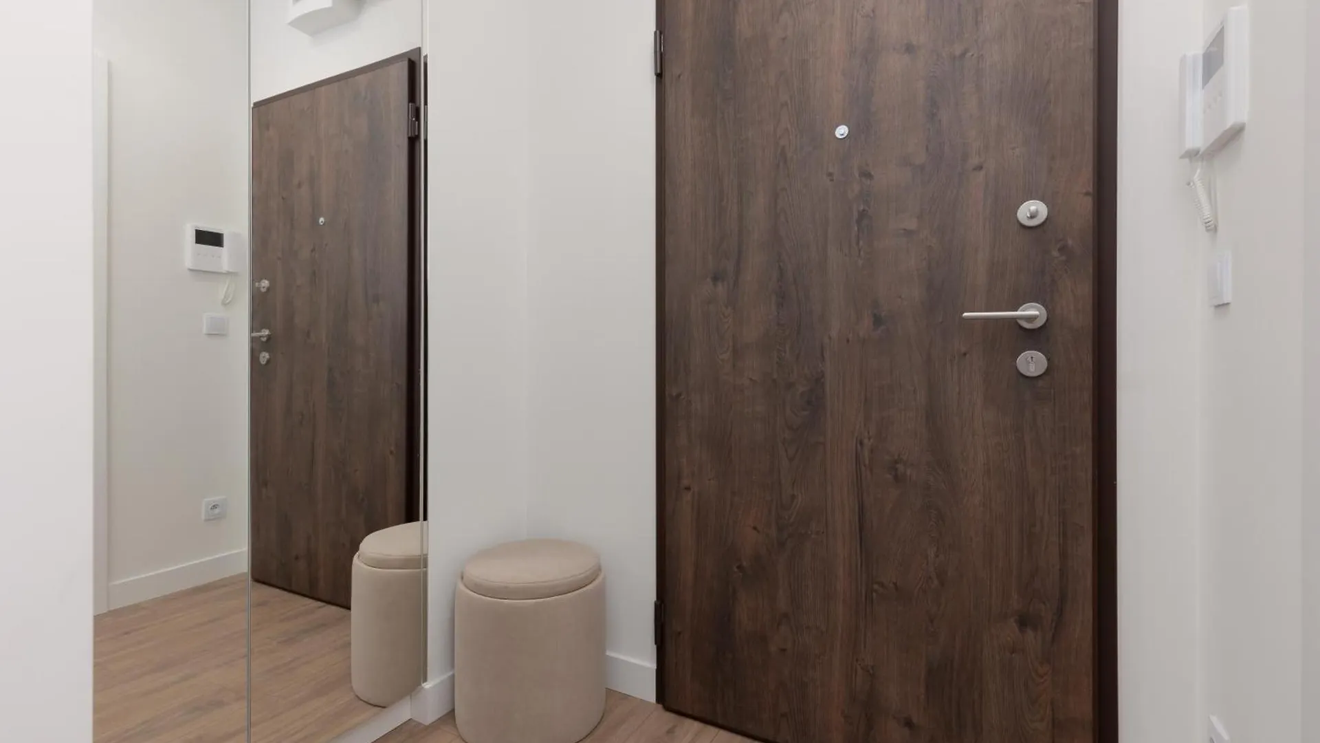 Cozy Apartments Domaniewska With Gym & Sauna In Mokotow By Noclegi Renters Warsaw Aparthotel